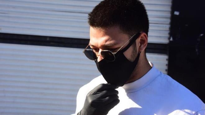 Getiimiz aylarda maskeli ve eldivenli grlen Aka'nn virse kar nlemleri sk tuttuu grlmt.