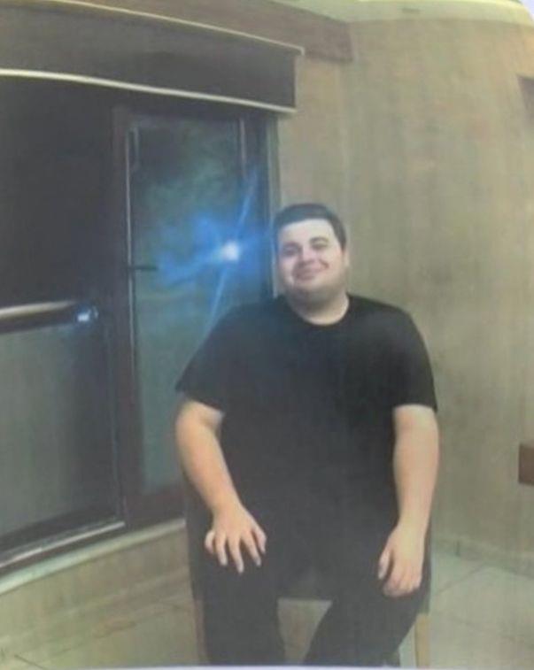 Akyldz, pandemi srecinde evde oturup kilo almaktansa, bunu olumlu yne evirip kilo vermeye baladn ifade ederek, &#8220;Zor oldu ama zorluu daha kolay aabileceimi dndm. Okullar, kafeler, her yer kapanmt. Bir yere gidemiyordum. Oturup kilo almaktansa, bunu olumlu yne evirip kilo vereyim dedim. Zaten hibir yere kamyoruz, genel olarak evdeyiz. Evde olduumuz her dakikay, bota olduum her dakikay spor yaparak deerlendirdim. Genel olarak parklarda, sokaklarda, caddelerde yani yaplabilecek birok yerde yaptm.&#8221; eklinde konutu.