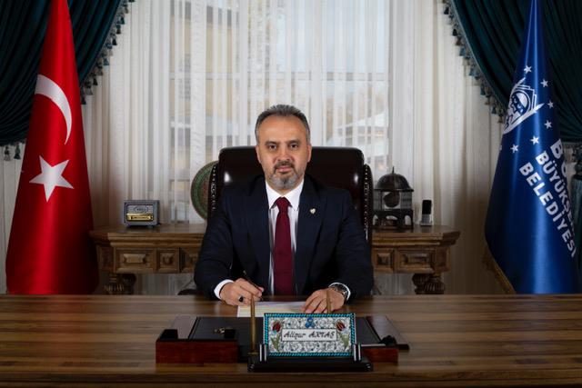 Daha nce Ericek ve Geynik mahallelerinde yaanan problemi ortadan kaldrdklarn, imdi de ile merkezine 30 kilometre mesafedeki Mazlumlar Mahallesi&#8217;nde benzer bir durumu zme kavuturduklarn kaydeden Bakan Akta, &#8220;Yln 210 gn tankerle su tanarak ime suyu ihtiyac karlanan Mazlumlar&#8217;n skntsn gidermek iin 8 kilometrelik hat ina edildi. Yaplan almayla birlikte tanan ime suyu, yeni yaplan 200 tonluk mahalle deposuna ulatrlm ve tankerle su tama ii sona erdirilmitir&#8221; dedi.