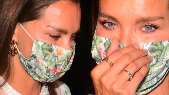 Hayatn nasl yaamas gerektiiyle ilgili bu eletirilere sinirlenen ve tepki gsteren all, sosyal medya hesabndan da tepkisini gstermiti. Kk oluna hastalk srecinde ilik banda da bulunan all&#8217;nn programa verdii rportajda son derece zorland grld.