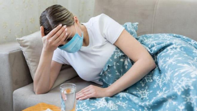 KORONAVRSN UZUN SREL YAN ETKLER NELERDR?<br>  Yaklak 500 bin ngiltere vatandann koronavirsn uzun sreli etkilerinden muzdarip olduunu belirten APPG (Tm Partilerden Oluan Parlamento Grubu), uzun sreli Covid&#8217;in 15 semptomunu listedi. Grup, hkmetten bu durumdan etkilenen insanlara yardm etmesini talep etti.te Covid'in on be belirtisi ve dikkat edilmesi gerekenler...