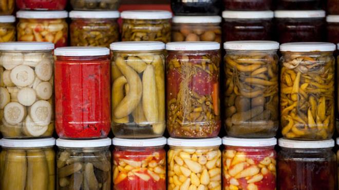 Salamura yiyecekler  <br>  Yemeklerin yanna ok yakan bu yiyeceklerin tad ok gzel ancak hastalk srecinde uzak durmalsnz.