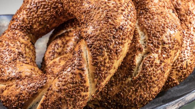 tr yiyecekler<br>  ksrnz veya boaz arnz varsa kraker, cips, patates cipsi veya simit gibi gevrek attrmalklar boaznzda zmpara etkisi yaratabilir!Bu yiyecekler hastalktan dolay kurumu boaznz kt ekilde tahri edebilir, bu da acnz uzatmanz anlamna gelir.