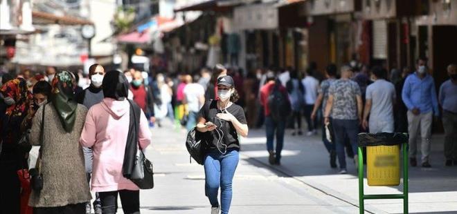 Afyonkarahisar<br>    Afyonkarahisar'da yeni tip koronavirs (Kovid-19) karantina kurallarna uymayanlarn Kredi ve Yurtlar Kurumu (KYK) yurtlarna yerletirilecei bildirildi. Vali Gkmen iek, Twitter hesabndan yapt aklamada, "limizde, toplum saln hie sayarak karantina ihlali yapan vatandalarmz, KYK yurtlarna alarak karantina srelerinin tamamlanmasn salayacaz. Yurtlarda kalma sreleri boyunca masraflar da kendilerinden tahsil edeceiz." ifadesini kulland.