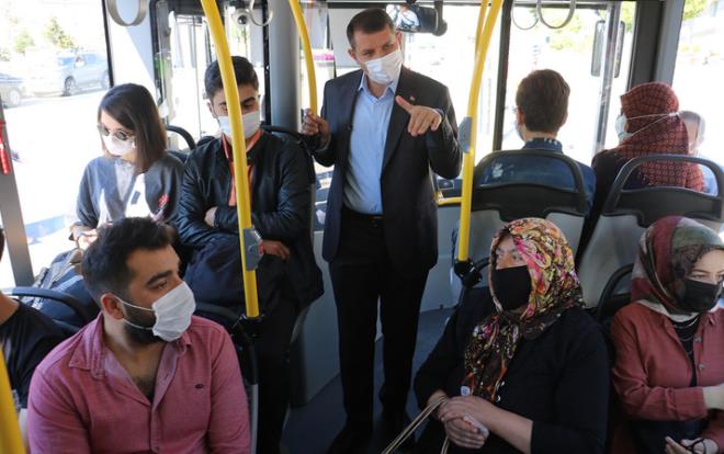 Sivas'ta koronavirs vaka ve lm saylar akland. Tm dnyada olduu gibi lkemizde birok kiinin hayatn kaybetmesine neden olan korona virs tehditi devam ediyor. Bula riskini azaltmak iin alnan tedbirlere ise kimi vatandalar uyarken kimileri ise aldr bile etmiyor. Sivas&#8217;ta 6 ay ierisinde 150 kii korona virsten dolay hayatn kaybederken, pozitif vakalarn yzde 70&#8217;inin ise almayan kesimin olmas dikkat ekti.