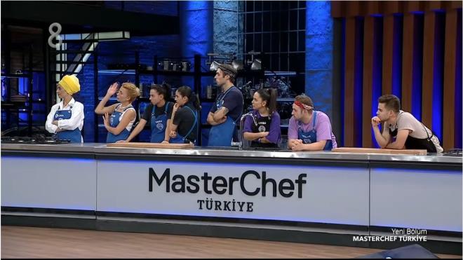 nl efler Danilo Zanna, Mehmet Yalnkaya ve Somer Sivriolu'nun jri yesi olduu TV8'in efsane yarmalarndan biri olan MasterChef Trkiye'de dn akam heyecan yine zirvedeydi. Haftann ilk dokunulmazlk oyununun ardndan ikinci dokunulmazlk iin kyasya bir mcadele yaand.