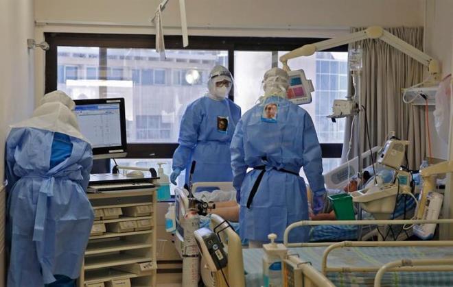 Dnya genelinde koronavirs vaka says 28 milyonu gemi durumda. Virs yznden hayatn kaybedenlerin says ise 900 bini at. Dnyann birok lkesinde okullarn almas, gevetilen virs nlemleri ve havalarn yaknda souyacak olmas bu saynn hzla 1 milyona ulamas korkusunu bytyor.