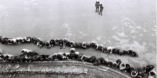 Salk gerekesiyle durumalara katlmayan Evren ve ahinkaya, telekonferans araclyla yaptklar savunmalarnda sulamalar kabul etmedi, kurucu iktidar olduklarn, mevcut mahkemelerin kendilerini yarglayamayacan ne srd.      Devam eden davada, Ankara 12'nci Ar Ceza Mahkemesi yasayla kapatlnca dosya Ankara 10'uncu Ar Ceza Mahkemesine devredildi.