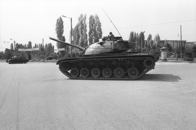 Trkiye Cumhuriyeti vatandalndan 14 bin kiinin karld bu dnemde, yaklak 100 bin kii "rgt yesi olma" suundan yargland, 30 bin kii ise "sakncal" olduu iddiasyla ilerinden edildi.