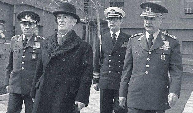 Evren ve ahinkaya hakknda, Askeri Ceza Kanunu'nun "askeri rtbelerin sklmesi"ne ilikin 30'uncu maddesinin de uygulanmasna karar verildi.      Hkmn ardndan sank avukatlar, karar temyiz etti. Dosya Yargtaydayken Evren, 10 Mays 2015'te 98 yanda, ahinkaya ise 9 Temmuz 2015'te 90 yanda ld.