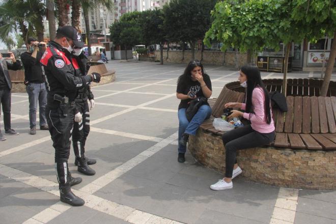 "Evlerinde karantinada olan insanlar var. Acillerde grev yapan doktor arkadalarmz, gs, enfeksiyon ve anestezi uzmanlar ok yprand, acil doktorlarmz bir kmaz iindeler."