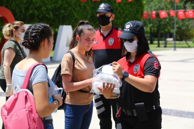 Adana Bykehir Belediye Bakan Karalar, Adana Tabip Odas Bakan Uzm. Dr. Selahattin Mente ve ynetimini makamnda kabulnde yapt aklamada zorlu geen pandemi srecinde en zor durumda olanlarn salk alanlar olduunu belirterek yle konutu: