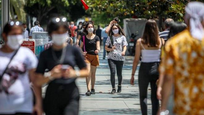 "Neredeyse her ailede virsl kii var"<br>    Adana Tabip Odas Bakan Uzm. Dr. Selahattin Mente de unlar syledi: "zlerek syleyebilirim ki Covid-19 pandemisi Adanamzda en kt dnemini yayor. Neredeyse her ailede virsl kii var.