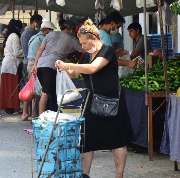 "nk tehlike ile direkt kar karyasnz. alma saatini bir kenara brakm, insanlarn iyilemesi iin aba harcyorsunuz. Einizden, ocuklarnzdan feragat ediyorsunuz. Bu anlamda takdire ayan kesim sizsiniz. Bizim sizlere sonsuz teekkr etmemiz gerekiyor. Bizler her zaman sizlerin hizmetinde ve yannzda olmaya devam edeceiz. Trkiye&#8217;deki youn vakaya ramen lm says ok artmyorsa bu bizim hekim ve salk alanlarmzn sayesinde olmaktadr."