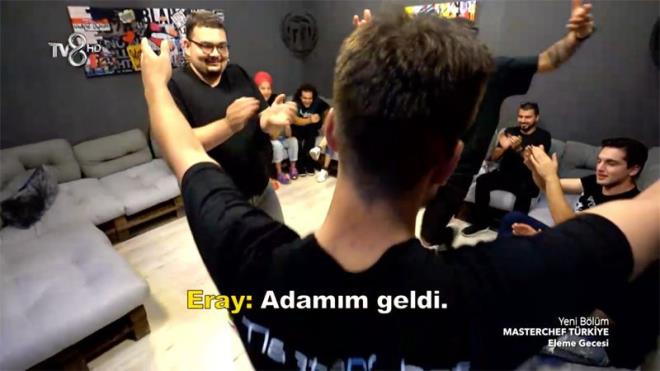 Masterchef'ten kim elendi sorusunun yantn veren ikinci elemede yarmaclar hayli zorland. Teknik bir yemek olan stakozlu ravioliyi en iyi yapmay baaran isim Furkan Yaln oldu. Potadan kurtulan Furkan arkadalarnn yanna dnerken, onu byk sevinle karlayan oda arkada Emir oldu. Duygu Acarsoy ve Arem Yce ise aklanacak sonucu bekliyor. Birazdan kimin elendii aklanacak.