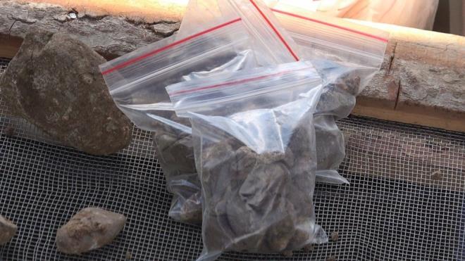 &#8220;LK DEFA KAHN TEPE'DE NEOLTK DNEME AT YAAMI GRDK"    lk defe Kahin Tepesi'ndeki yrttkleri kaz almalarnda Neolitik dnemi grdklerini anlatan Ayengin, &#8220;Getiimiz ylki kaz almalarmz bilindii zere Cumhurbakanmzn Szcs brahim Kaln Beyefendi ezber bozan keif olarak nitelendirmiti. Gerekten bunu grmesi bizleri ok sevindirdi. Bu yl yapacamz almalar Karadeniz Blgesindeki Neolitik dnem iin ok nemli katklar salayacan dnyoruz. nk ilk defe Kahin Tepe&#8217;de Neolitik dneme ait yaam grdk. Baka bir yerleim yerinde bu tespit edilemedi. Bu adan kaz almalarmz ok nem arz ediyor&#8221; diye konutu