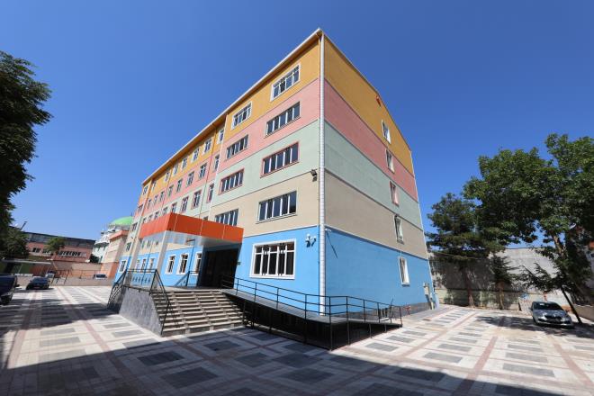 Blgenin ehresi deiecek<br>  Yldrm Belediye Bakan Oktay Ylmaz ise, kentsel dnm ve evre dzenlemesi gibi blgenin ehresini deitirecek almalar Bykehir Belediyesi ile birlikte gerekletirdiklerini hatrlatt. Ylmaz, &#8220;Ortaokul bata olmak zere, yine Yavuzselim'in giri ve klar ile ilgili yaplan yol kavak dzenlemeleri iin teekkr ediyorum. Bykehir Belediyesi&#8217;yle Yldrm&#8217;da yapacamz almalar konusunda srekli fikir alveriinde bulunuyoruz. Bykehir Belediye Bakan Alinur Akta&#8217;a pozitif yaklamndan dolay teekkr ediyorum&#8221; eklinde konutu.