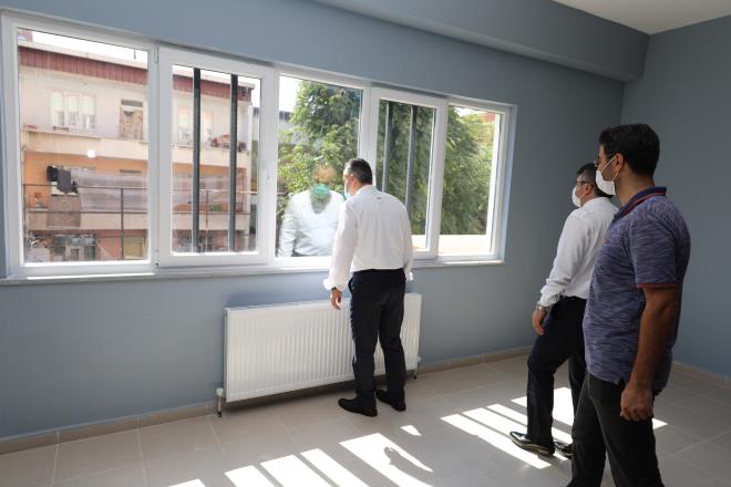 Daha gzel bir Yldrm hayali<br>  Blgede yapmay dndkleri deiikliklerin de olduunu dile getiren Bakan Akta, kamulatrmalarla okul alann daha da bytmeyi ve mahallelinin istifade edecei alanlar oluturmak adna nmzdeki gnlerde almalara balayacaklarn ifade etti. Bakan Akta, &#8220;Hayrseverimize teekkr ediyorum. Yldrm belediye bakanmza da destek ve katklar iin teekkr ederim. nallah Yldrm' gelitirecek park, spor tesisi, kltrel tesis anlamnda baka almalarmz da var. nmzdeki yl altyap ile alakal zellikle Profesr Tezok bata olmak zere gireceimiz caddeler var. nallah, elbirliiyle daha gzel Yldrm&#8217; ina etmek en byk hayalimiz. Okulumuz blgemize hayrl uurlu olsun. Sre dolaysyla belki ocuklarmz yok ama inallah en ksa zamanda buralar cvl cvl olur&#8221; diye konutu.