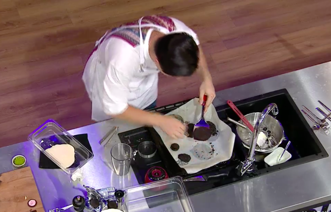 Tv8&#8217;de bu sezona damga vuran programlardan Masterchef Trkiye koronavirs sebebiyle ekimlerinde kstlamaya gitmek zorunda kald.