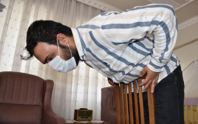 Siverek'te Austos aynda korona virse yakalandn renen 28 yandaki Abdullah Serek, 22 gnlk tedavinin ardndan salna kavutu. Serek, kendisiyle birlikte test sonucu pozitif kan amcasn ise 3 gn iinde kaybetti. Amcasnn vefatnn ardndan kendisi de kabus gibi gnler yaayan Serek, toplamda 22 gn sren ibretlik sreci anlatt. Abdullah Serek, korona virsn hibir hastala benzemediini belirterek, "Bu illet yle bir ey ki sevdiklerinin bile yannda olmadn insana gsteriyor" dedi.