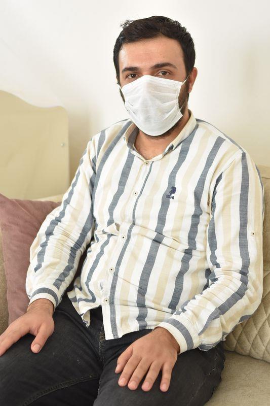 "Nefesin kymetini illetin penesinde anladm"<br>  Abdullah Serek, "Genler korona virsten etkilenmez, bana bir ey olmaz" diye dnenlere de uyarlarda bulundu. Nefesin kymetini bu hastaln penesinde anladn vurgulayan Serek, "Ben de gentim koronaya yakalannca dnyam deiti. 'Genler korona virsten etkilenmez, bana bir ey olmaz' gibi sylemlere aldanmayn, inanmayn. zellikle maske, sosyal mesafe ve yaplan uyarlara kesinlikle uyun yarn herkes iin ge olabilir." diye konutu.