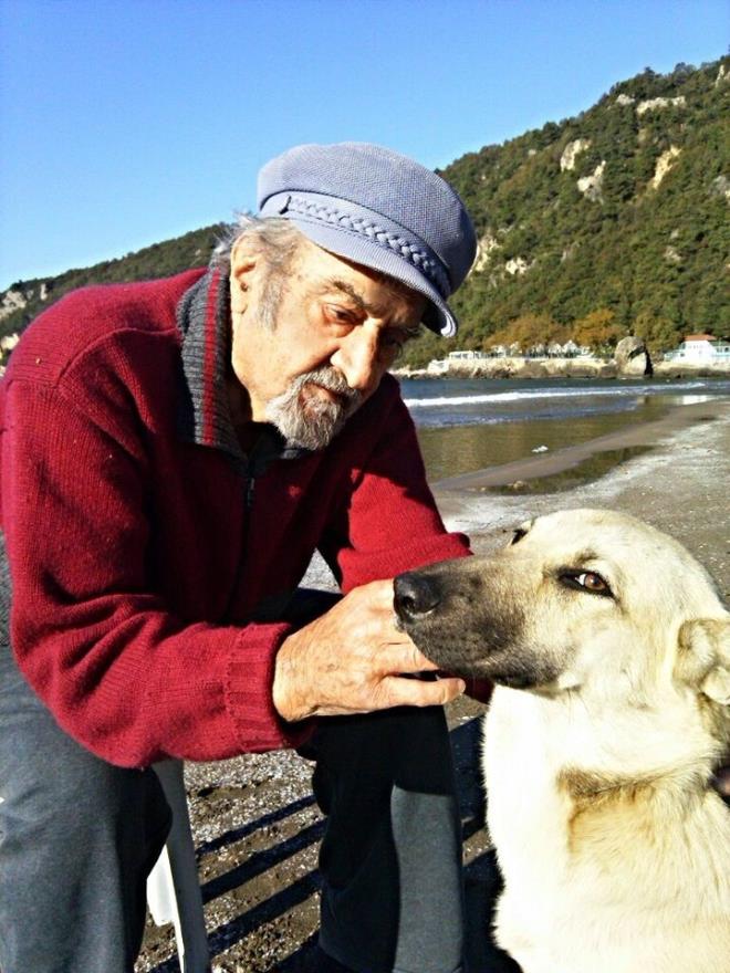 Gkkaya&#8217;nn ei Alev Gkkaya sosyal medya hesabndan paylamda bulunup, "Ekrem, dn akam bbrek yetmezlii nedeniyle Bartn Devlet Hastanesi'nde youn bakma alnd. Dualarnz bekliyor" ifadelerini kulland.