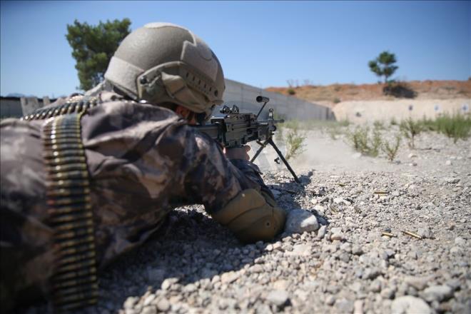 Son olarak yaplan basklama atnda FN adl uzun namlulu tfek kullanld. 8 kiilik time kar yaplan saldr, 2 zel harekat polisince FN adl tfekle, etkisiz hale getirildi.