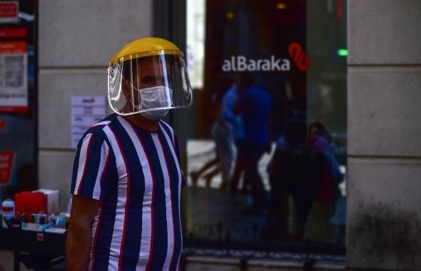 stanbul sokaklarnda birok modelde maske takanla karlamak mmkn olsa da en ok kullanlan maske eidi ise tek kullanmlk cerrahi maskeler.