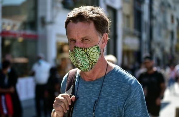 Gaz maskesi ile korunanlar da var