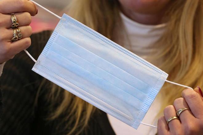 Bunlardan ilki FFP1, yzde 80 geirgenlik zelliine sahip ve Trkiye&#8217;de piyasann yzde 95&#8217;i bu rn kullanyor. FFP2 10 kata kadar korurken, yzde 99 korumal FFP3 20 kata kadar koruma salyor.