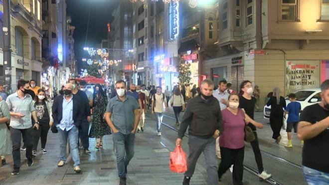 Vatandalarn ounluu maske takarken maske takmayan vatandalar da grntlere yansd.