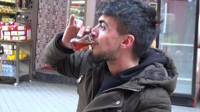 "AY KEYFMZ BOZMAYIN"  ay oca ileten Ali Ko &#8220;Bahemizden, annemizin babamzn toplad ay en doal haliyle imek istiyoruz. Mterilerimize tavan kan aylar vermek istiyoruz. Ltfen ay keyfimizin bozulmamas iin gerekli nlemleri alalm&#8221; dedi. Kemal Ylmaz ise &#8220;Bir ay keyfimiz var, onu da bozmayn, milletin sal ile oynamayn&#8221; diye konutu.