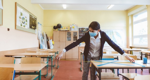 Kim yok  <br>  Snfta ya da ak alanda oynanan oyun iin rencilerin yerleri belirlendikten sonra bir ebe seilir ve gzleri balanr. rencilerden biri saklanr. renci saklandktan sonra ebenin gzleri alr ve kimin saklandn bulmas istenir.