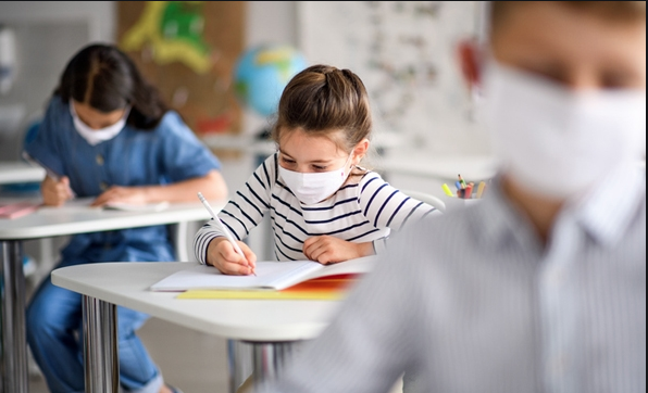 Yz yze eitim balarken velilerin kafasnda &#8216;ocuklar hangi gn okula gidecek, ka saat okulda kalacak, virsten nasl korunacak&#8217; gibi sorular hl var. Hrriyet yazar Nuran akmak, yz yze eitimde uygulanacak maddeleri yazd.