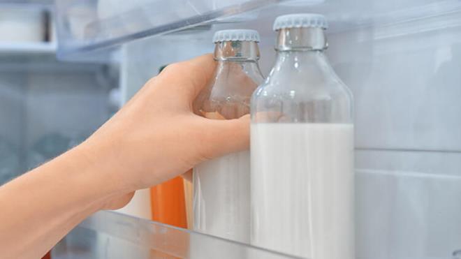 Melatonin, sirkadiyen ritminizi dzenlemenize yardmc olur ve sizi uykuya hazrlar. Aratrmalar, melatonin ve triptofan takviyeleri almann uyku zaman ortaya kan anksiyete ve depresyon belirtilerini azaltabileceini ortaya koymutur.Uyumadan hemen nce akam yemei yerseniz gece boyunca uyumakta sorun yaayabilirsiniz.