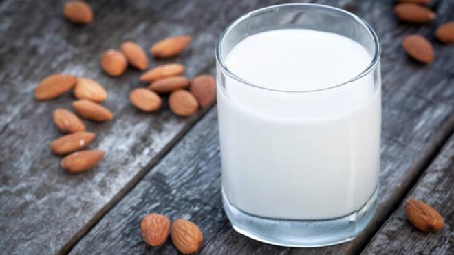 Bir teoriye gre lk st, size ocukken yatmadan nce st itiiniz anlar hatrlatarak gzel anlar pekitirir ve sakinletirici bir etki yaratr.Uykuya dalmaya yardmc olmak iin st imeyi alkanlk haline getirdiinizde kilo vermeye de balarsnz. Nasl m?