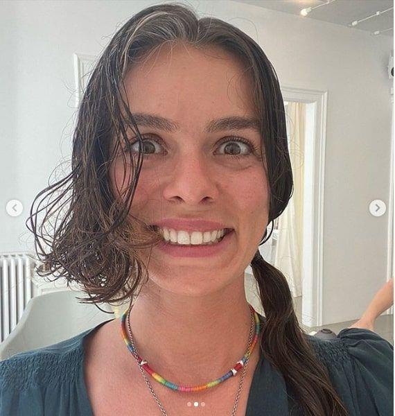 zpirinci'nin yeni hali binlerce beeni alrken birok nl isim de yorum yapt. Hazal Kaya, ''zge ok yakm deliricem'' yorumunu yaparken baarl oyuncunun eski rol arkada Bura Glsoy, ''Harika'' yorumunu yapt.