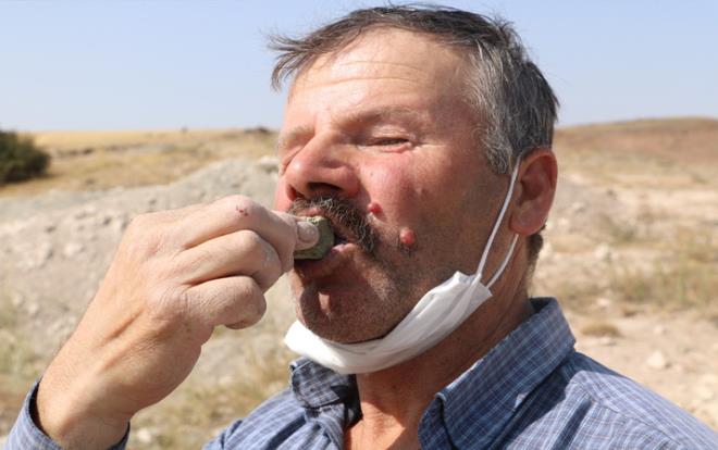 SVAS'n Altnyayla ilesine 16 kilometre uzaklkta bulunan Mutubey ky sakinleri, yaklak bir asrdr kylerinde bulunan kil kaynandan kil kartyor. Yaklak 3 metrelik ukurlar alarak elde edilen kil, cilt temizliinde ve sa temizliinde sklkla kullanlyor.