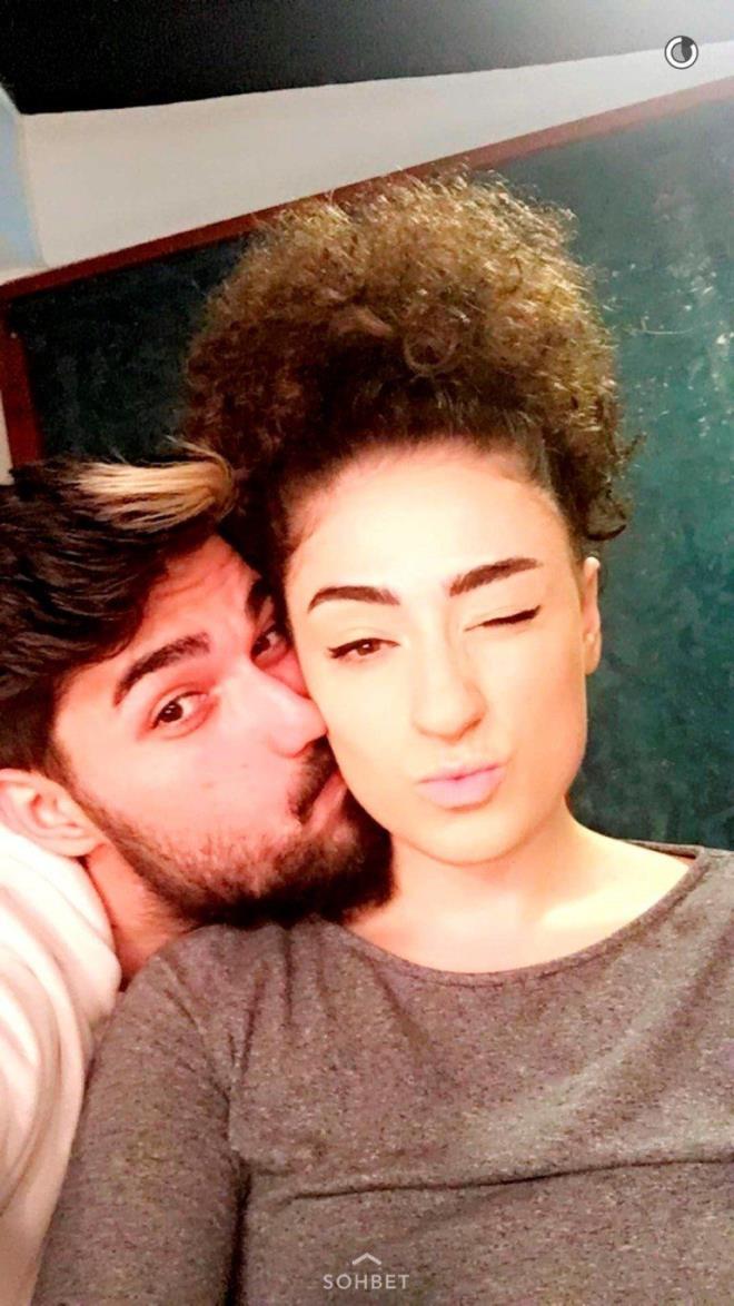 Gen arkc, programda Tatlses?in kz olmasnn kariyerini olumsuz etkilediinden de bahsetti:  <br>  ''brahim Tatlses?in kz olmasaydm 2 deil, 13 ark yapardm. Bu durum birok prodktrn benimle almasn engelledi. Kz olmasaydm daha ok ibirlii yapardm.''