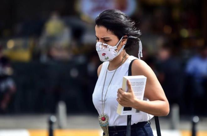 25-49 ya grubunda 1.000.000 kiiye den yeni COVID-19 hasta says kadnlarda 25,9, erkeklerde ise 28,4 olarak gerekleti.