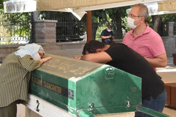 Olay, dn zzetbey Mahallesi'nde meydana geldi. Nuri Tmtm lkokulu&#8217;nda grevli retmen Mustafa Bayram ve Oku ehit Mehmet Kefeli lkokulu&#8217;nda grevli ei retmen Deniz Bayram evlerinde online ders verdikleri iin 2 ocuunu, bakclklarn yapan st komularna brakt.