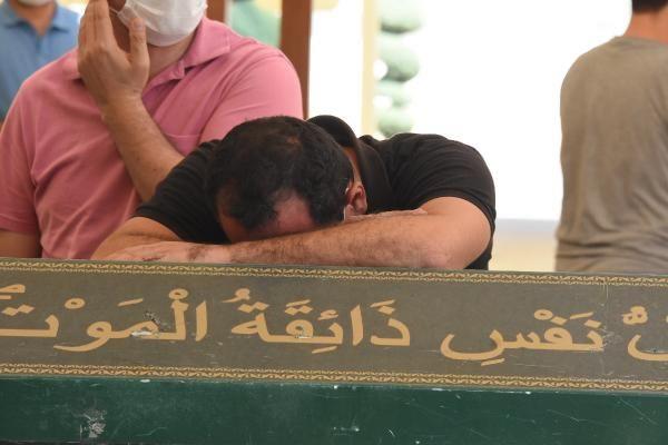 iftin ocuklarndan Kumsal Bayram, balkonda dengesini kaybedip 7'nci kattan dt. Durumu fark eden baba Bayram, otomobille kanlar iindeki kz Kumsal', umra Devlet Hastanesine gtrd.