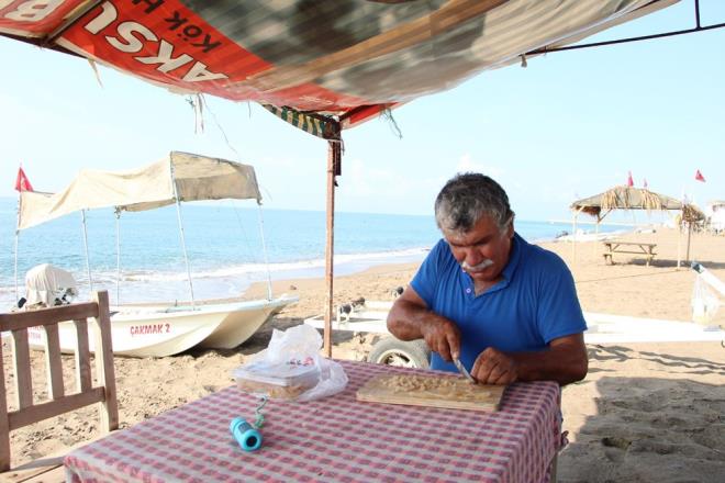 Burann ellerinden alnmad srece uzun yllar gelmeye devam edeceini dile getiren akmak, hazrlnn ise yarn kaca balk av iin olduunu szlerine ekledi.