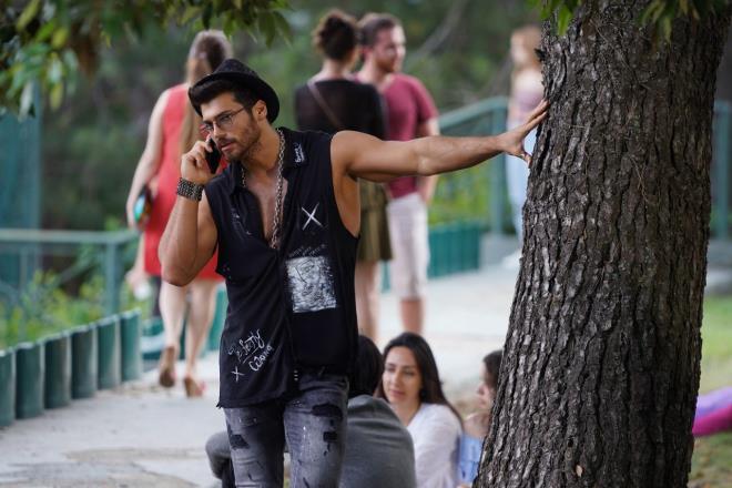 Ancak Bay Yanl dizisi iin baka bir kanala geer mi transfer olur mu sylentileri kt. Bu sezon tm diziler normal dnemden kat ve kat fazla dizisi olduu iin Bay Yanl baka bir kanala geme ihtimali olmad renildi.