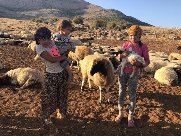 8. snfa giden Huriye Melek'in kardei Glperi Deveci de ailesine yardm ederek ders altn ifade etti.