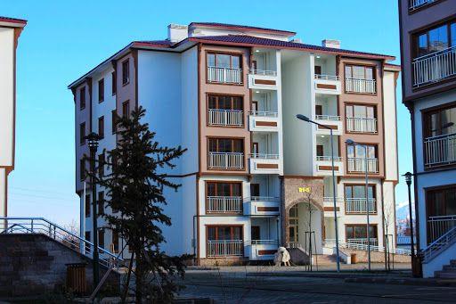 Kayseri - ncesu 2 adet konut. Sat bedelleri 210 bin TL'den balyor.&#8203;&#8203;&#8203; Nide - iftlik, amard ve Bor 6 adet konut. Sat bedelleri 139 bin TL'den balyor. &#8203;Adana - Yreir ve Seyhan 6 adet konut. Sat bedelleri 145 bin TL'den balyor.