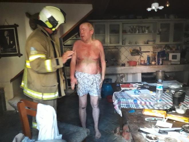 Evinin bitiiinde 7 aydan bu yana sren inaattan gelen grltlerden rahatsz olduu renilen Geir Konrad Fugleberg, inaatn uzun srmesinden dolay daha nce ikayeti olduu ve bu yzden de sz konusu inaatn belediye tarafndan bir sre durdurulduu renildi.