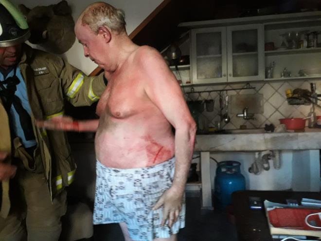 Ancak inaatn yeniden balamasnn ardndan grltlerden rahatszln dile getiren Fugleberg, eline ald bir benzin bidonu ve akmakla inaat halindeki evi yakmak iin dar kt.