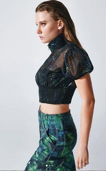 Milliyet'te yer alan haberine gre, muhabirlerle ksa bir sohbet eden Sarkaya, barollerini Ezgi Mola, Birkan Sokullu ve Farah Zeynep Abdullah'n stlendii Masumlar Apartman'n ok beendiini belirterek unlar syledi: