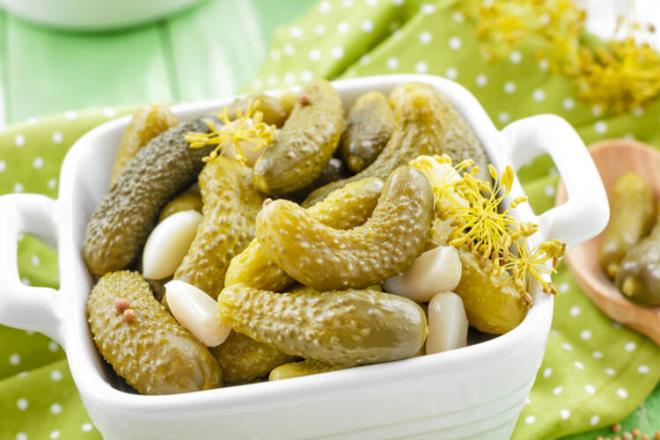 Turu: Bizim geleneksel yntemlerle hazrladmz ev yapm turumuzun prebiyotik aktivitesi olduka yksektir. Fakat hazr turular, ok tuzlu olduu iin bbreklerimizi yorar, uzun vadede sk tketilmesi durumunda yksek tansiyona sebep olabilir.